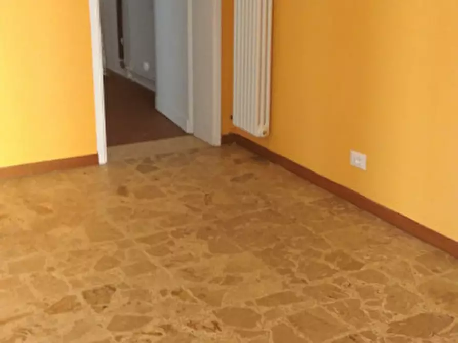 Immagine 5 di Negozio in affitto  a Monselice