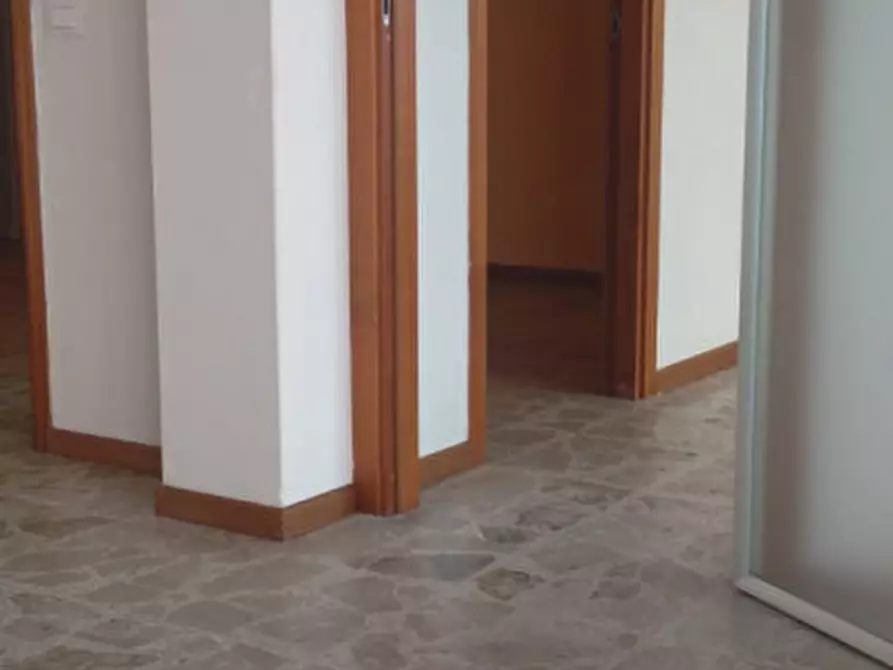 Immagine 12 di Negozio in affitto  a Monselice