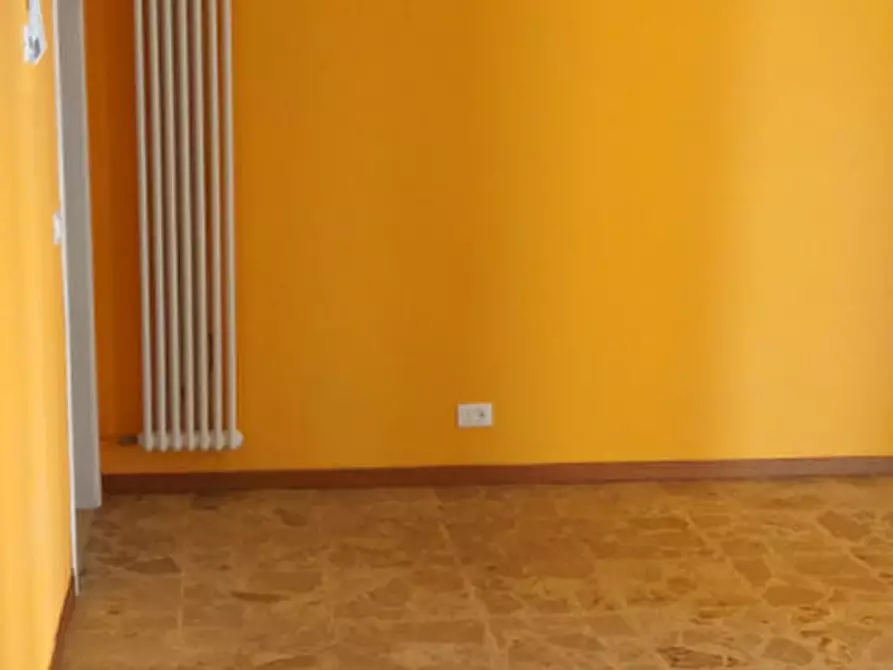 Immagine 14 di Negozio in affitto  a Monselice