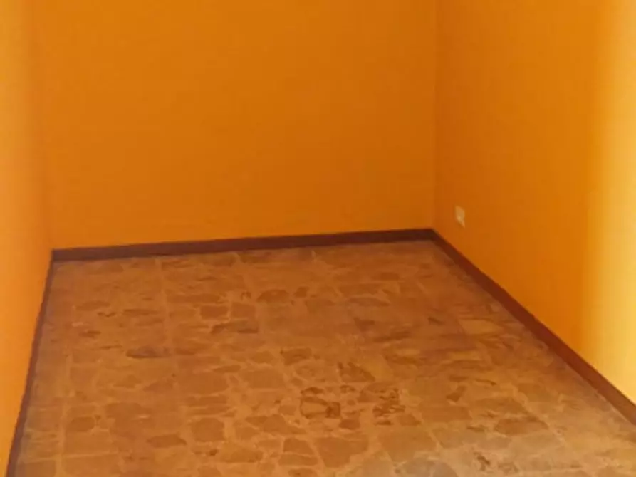 Immagine 15 di Negozio in affitto  a Monselice