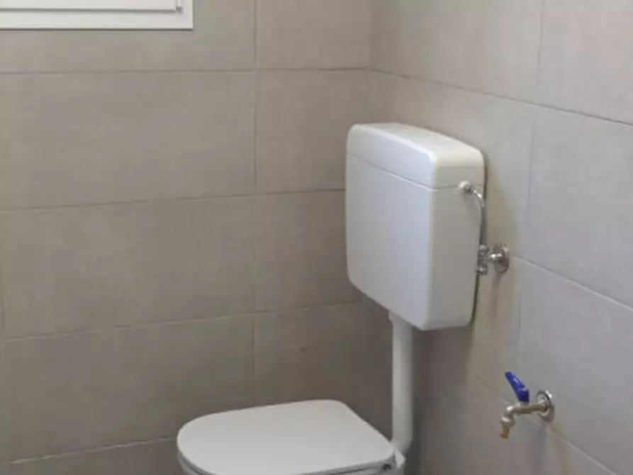 Immagine 17 di Negozio in affitto  a Monselice