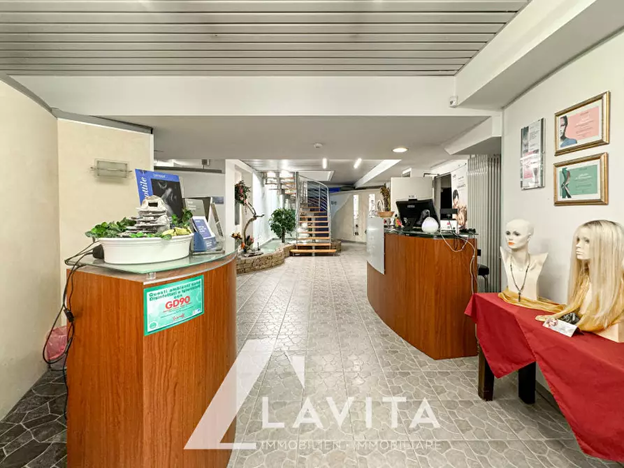 Immagine 3 di Attività commerciale in vendita  in via della visitazione a Bolzano