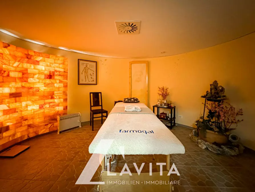 Immagine 4 di Attività commerciale in vendita  in via della visitazione a Bolzano