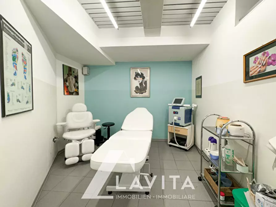 Immagine 8 di Attività commerciale in vendita  in via della visitazione a Bolzano