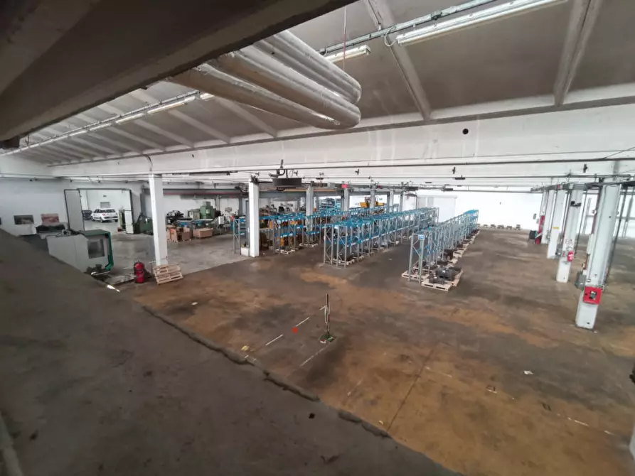 Immagine 3 di Capannone industriale in vendita  in Via Brustolon a Abano Terme