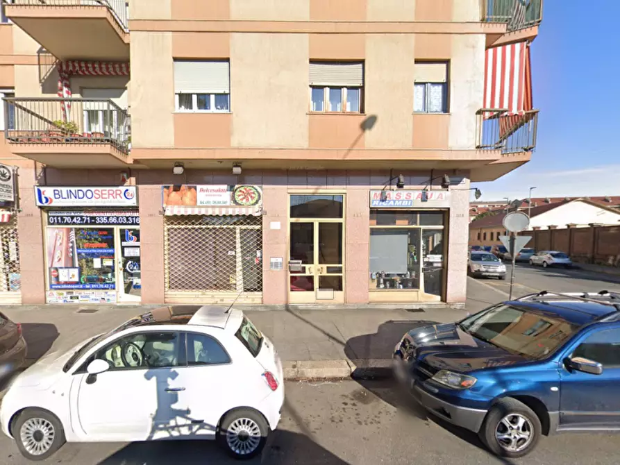 Immagine 1 di Attività commerciale in vendita  in Via de Santis 111 a Torino