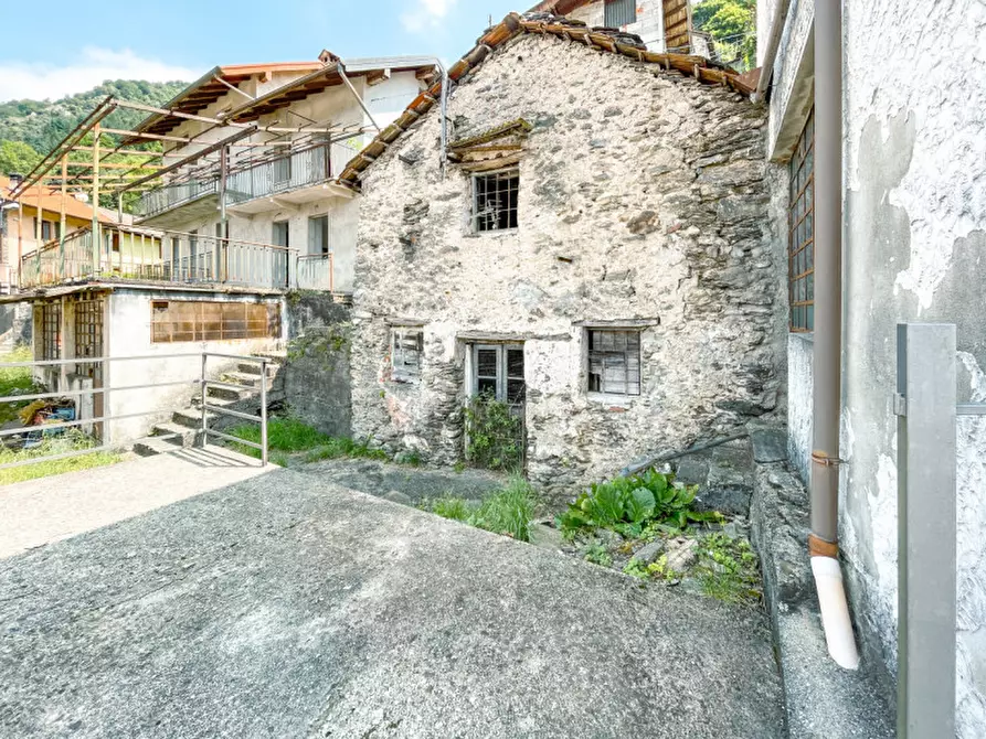 Immagine 12 di Villetta a schiera in vendita  in via San Giulio a Loreglia