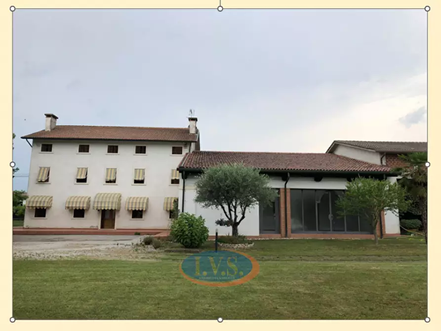 Immagine 1 di Villa in vendita  in Via D. Cattaneo nr 1 a Montegalda