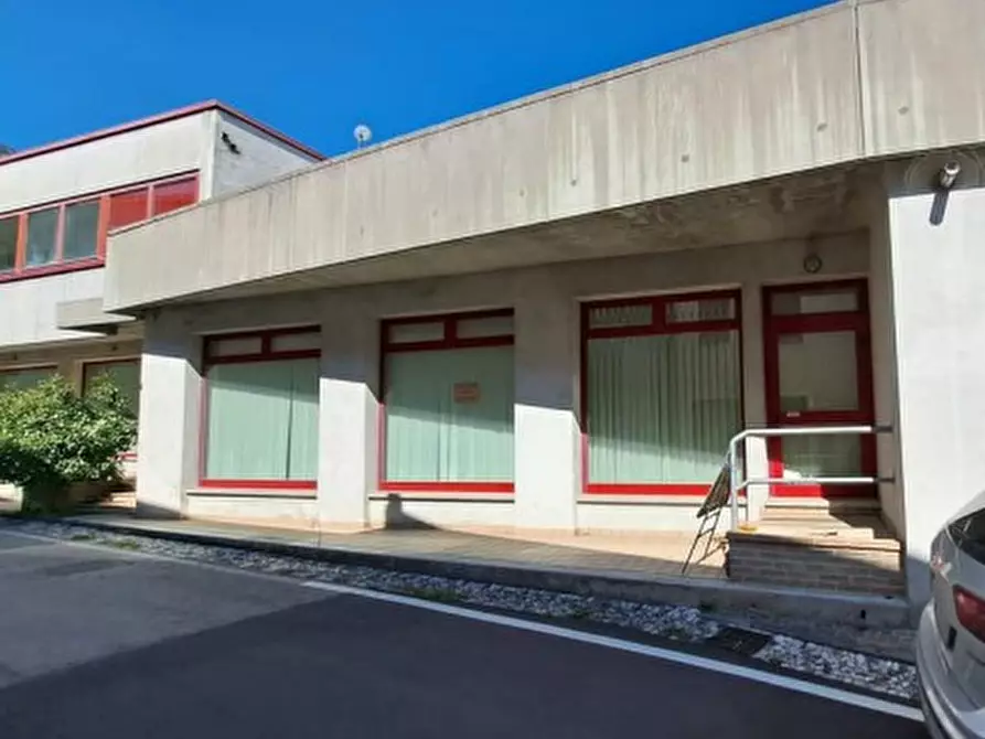 Immagine 2 di Ufficio in vendita  in Via Daniele Manin, 1 a Montereale Valcellina
