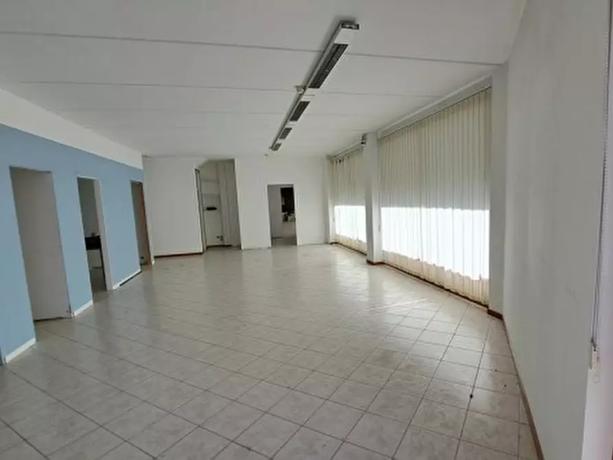 Immagine 6 di Ufficio in vendita  in Via Daniele Manin, 1 a Montereale Valcellina