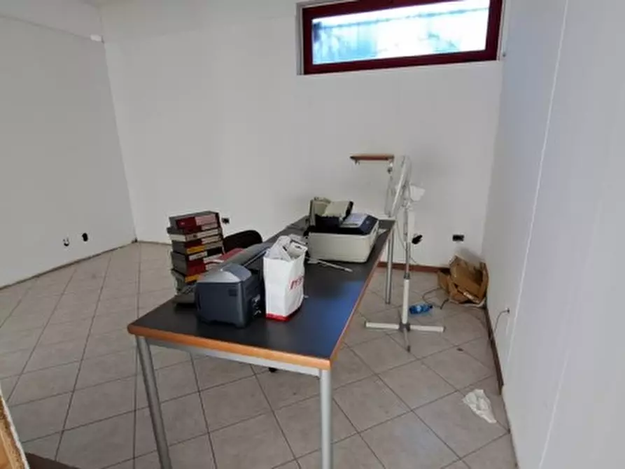 Immagine 8 di Ufficio in vendita  in Via Daniele Manin, 1 a Montereale Valcellina