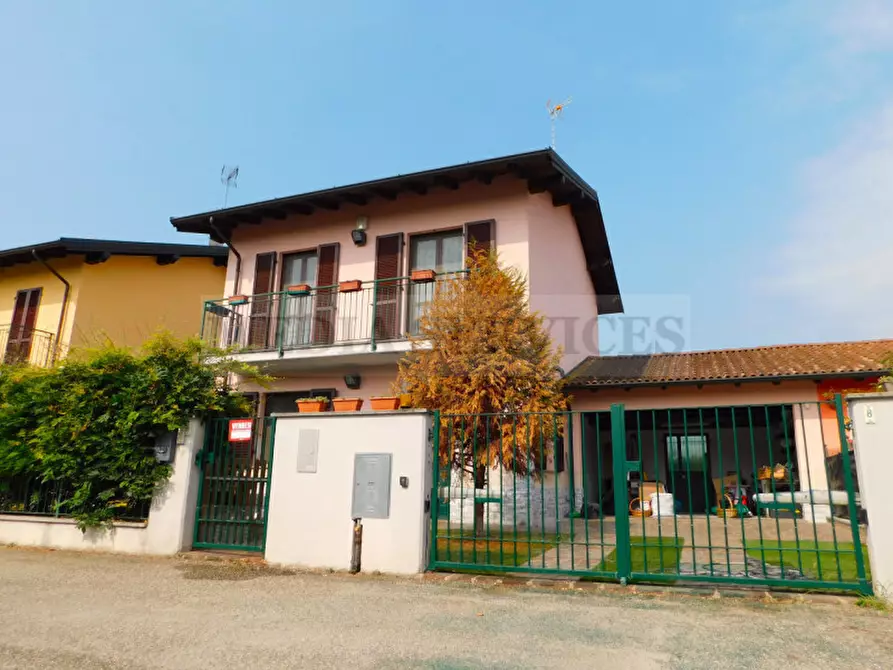 Immagine 1 di Villa in vendita  in via Roma n° 35 a Sannazzaro De' Burgondi