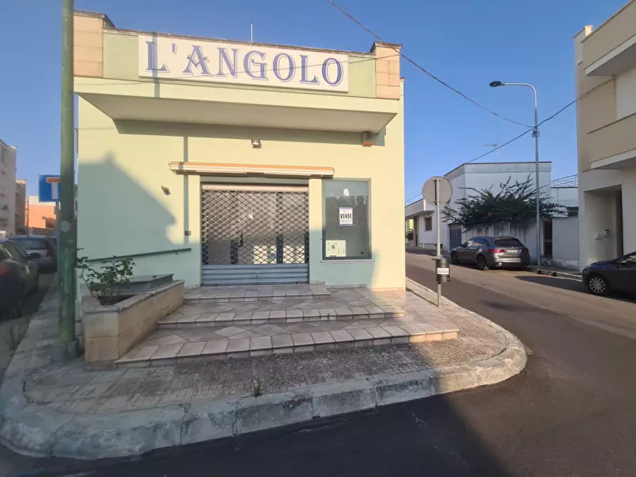 Immagine 1 di Negozio in vendita  in Via Sant' Eleuterio a Parabita