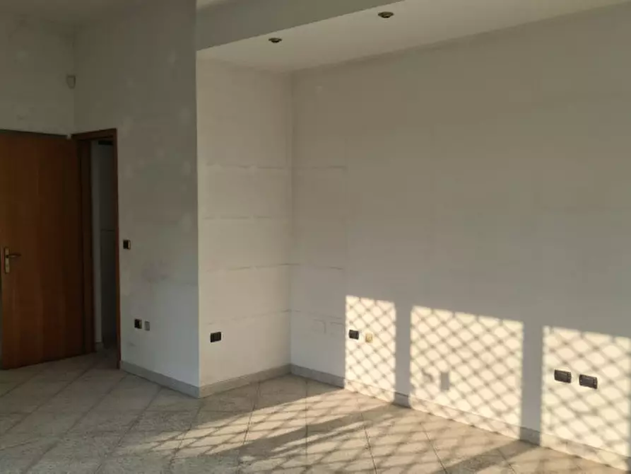 Immagine 2 di Negozio in vendita  in Via Sant' Eleuterio a Parabita