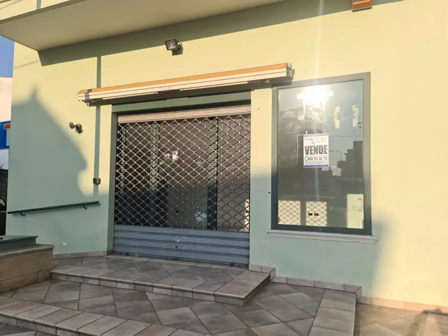 Immagine 12 di Negozio in vendita  in Via Sant' Eleuterio a Parabita