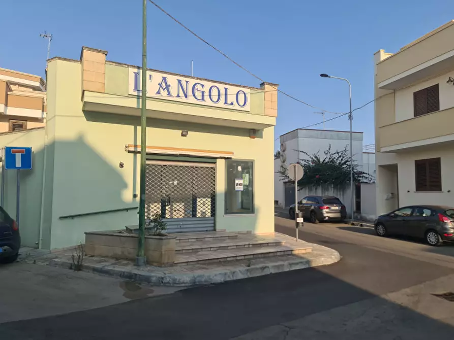 Immagine 14 di Negozio in vendita  in Via Sant' Eleuterio a Parabita