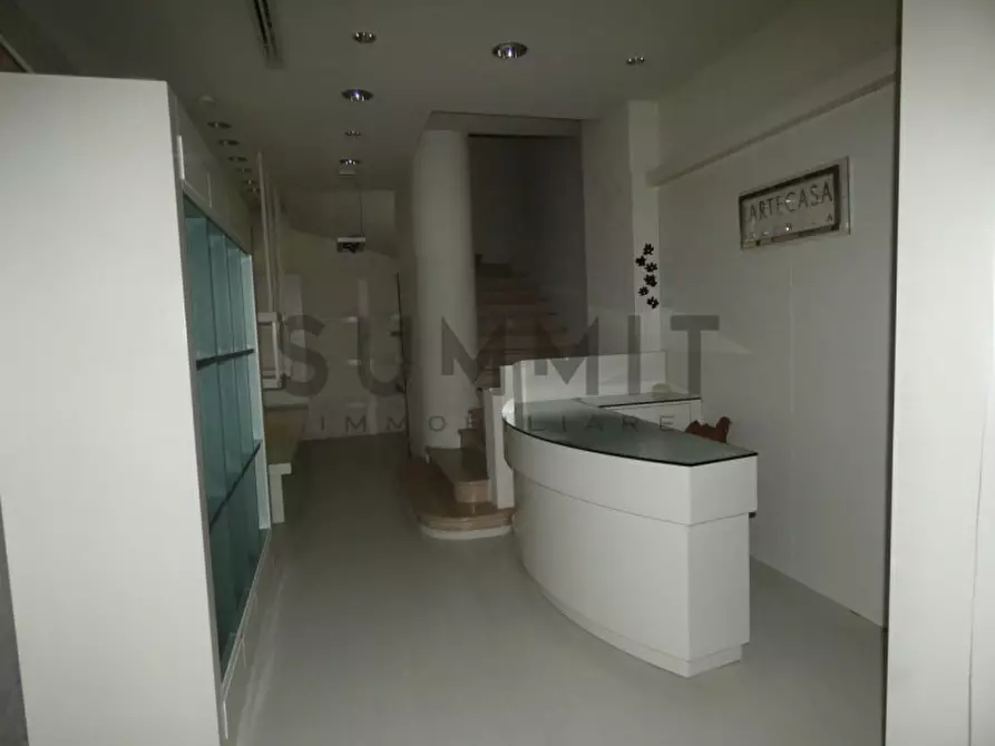 Immagine 5 di Negozio in vendita  in Via Garibaldi a Schio