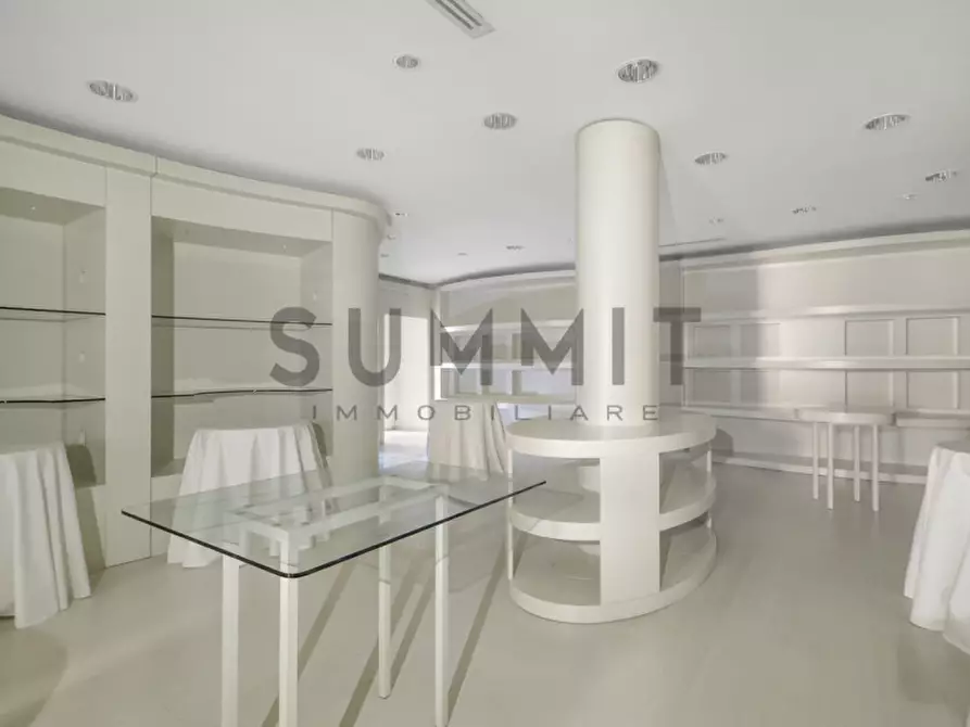 Immagine 6 di Negozio in vendita  in Via Garibaldi a Schio