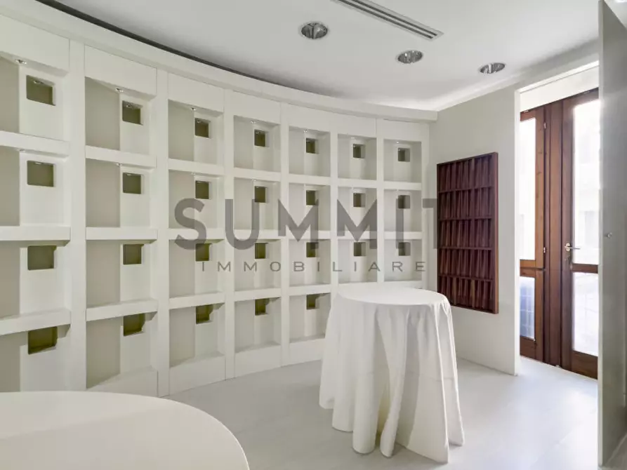 Immagine 8 di Negozio in vendita  in Via Garibaldi a Schio