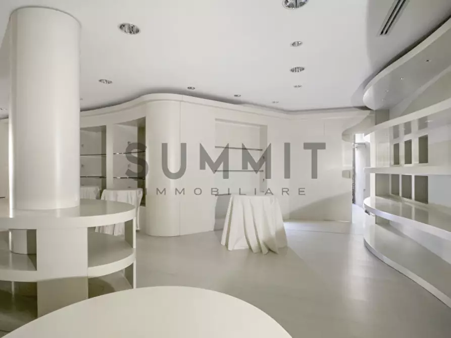 Immagine 10 di Negozio in vendita  in Via Garibaldi a Schio