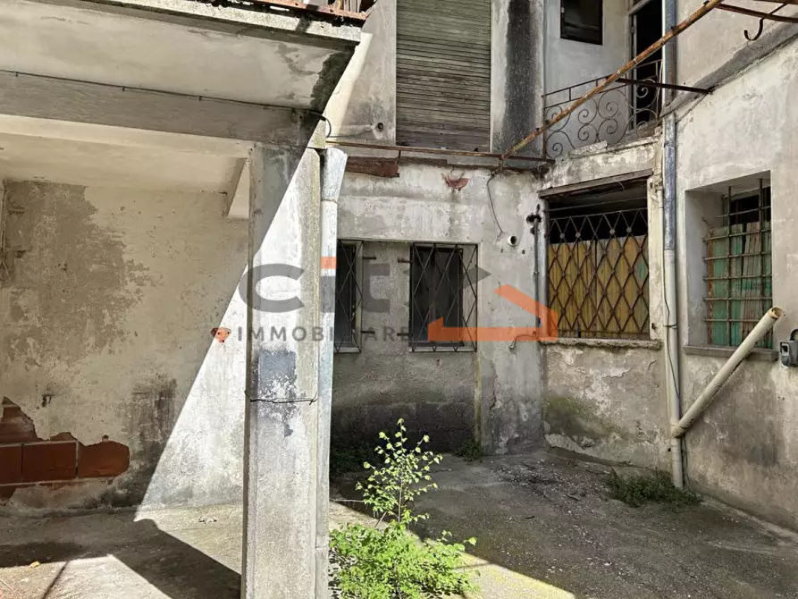 Immagine 9 di Palazzo in vendita  in Bassano del Grappa Via Brocchi a Bassano Del Grappa