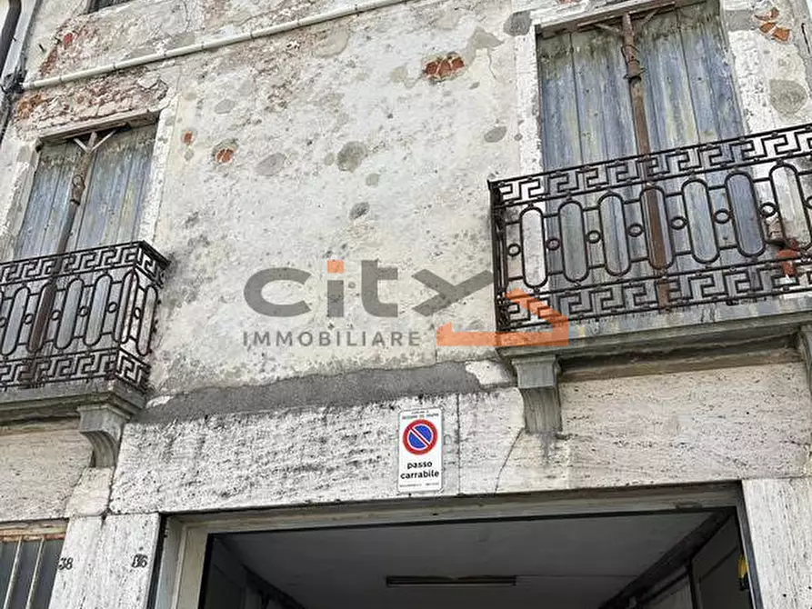 Immagine 13 di Palazzo in vendita  in Bassano del Grappa Via Brocchi a Bassano Del Grappa