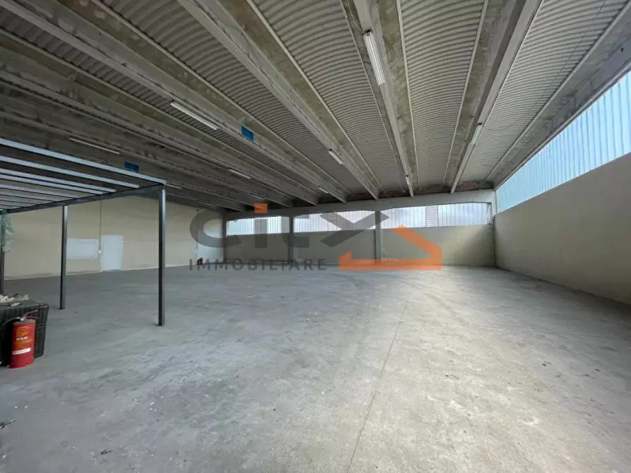 Immagine 11 di Capannone industriale in vendita  a Rosà