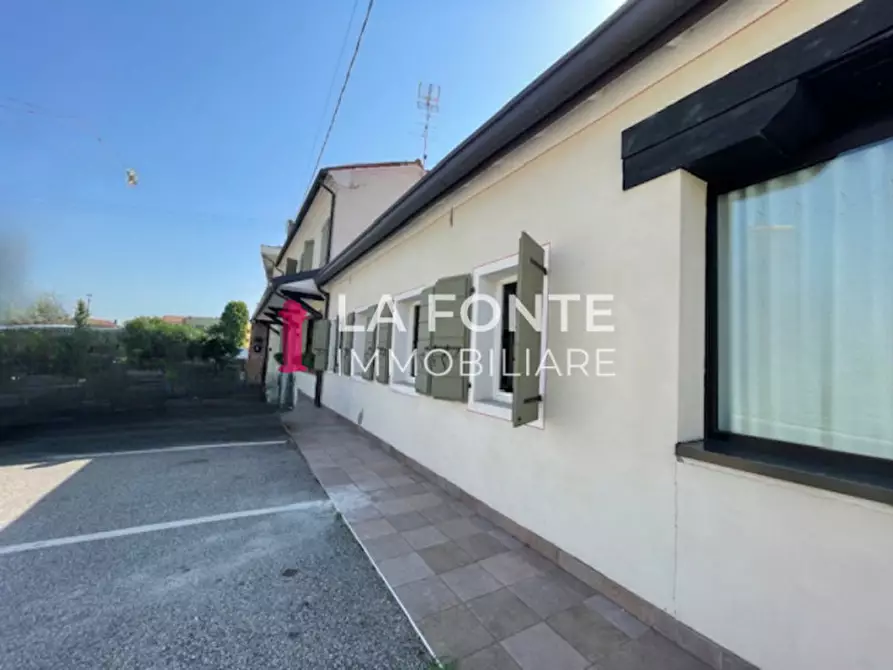 Immagine 2 di Negozio in vendita  a Vigonza