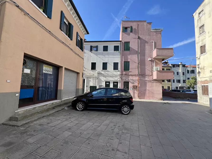 Immagine 2 di Negozio in vendita  in Calle Dei Bragadini 1155 a Chioggia