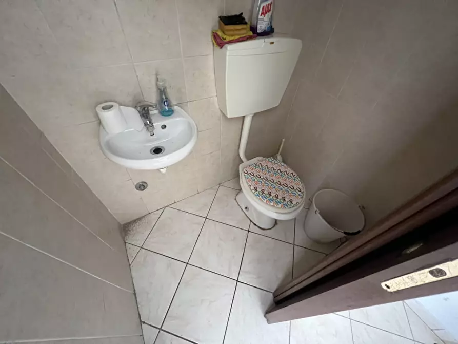 Immagine 6 di Negozio in vendita  in Calle Dei Bragadini 1155 a Chioggia