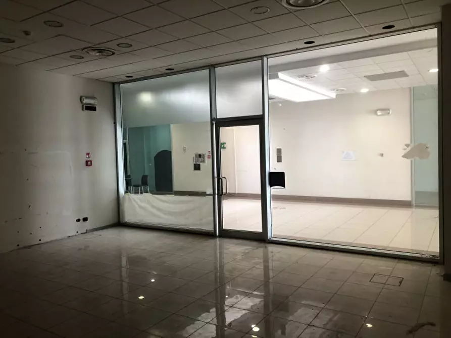 Immagine 3 di Negozio in vendita  in Maclodio via Roma a Maclodio