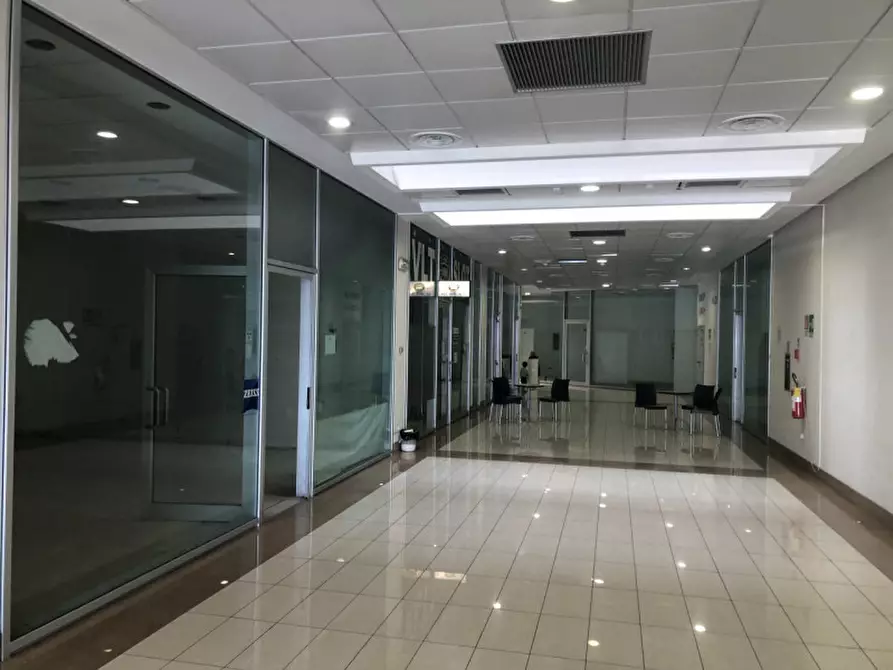 Immagine 4 di Negozio in vendita  in Maclodio via Roma a Maclodio