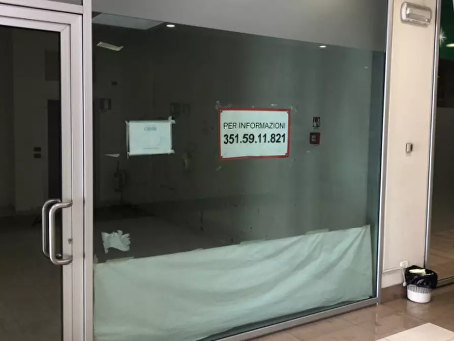 Immagine 5 di Negozio in vendita  in Maclodio via Roma a Maclodio