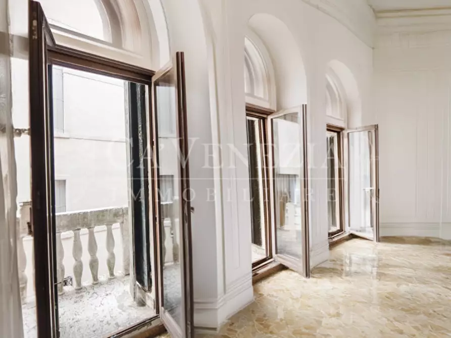 Immagine 1 di Appartamento in vendita  a Venezia