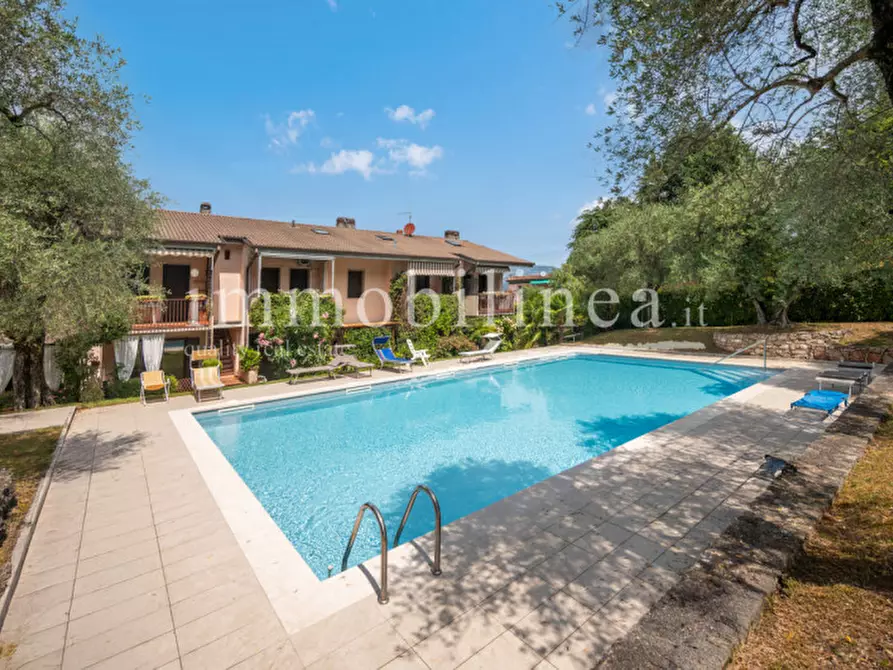 Immagine 1 di Appartamento in vendita  a Torri Del Benaco