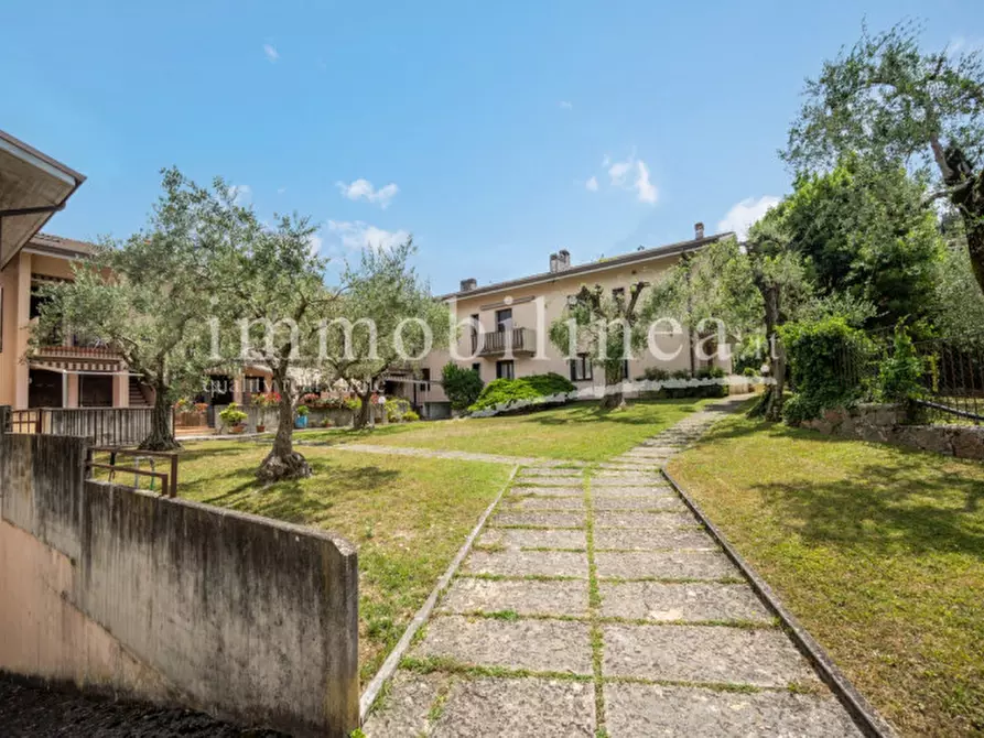 Immagine 5 di Appartamento in vendita  a Torri Del Benaco