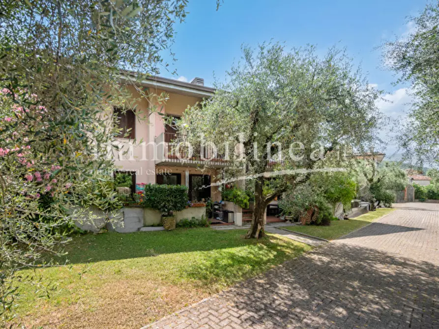 Immagine 7 di Appartamento in vendita  a Torri Del Benaco