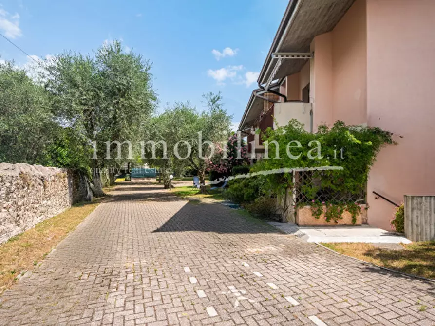 Immagine 8 di Appartamento in vendita  a Torri Del Benaco