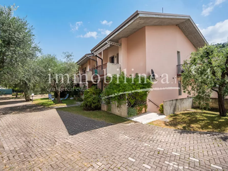 Immagine 9 di Appartamento in vendita  a Torri Del Benaco
