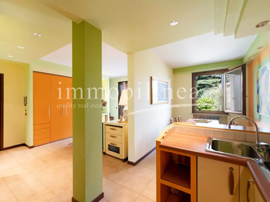 Immagine 10 di Appartamento in vendita  a Torri Del Benaco