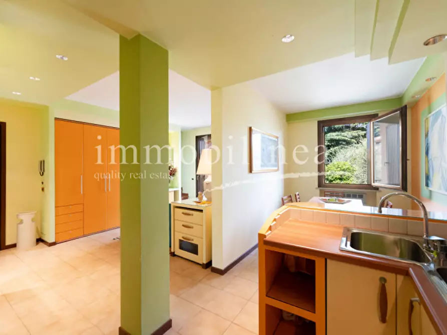 Immagine 10 di Appartamento in vendita  a Torri Del Benaco