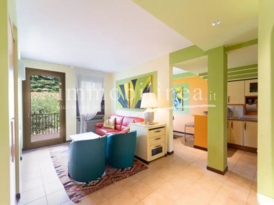 Immagine 12 di Appartamento in vendita  a Torri Del Benaco