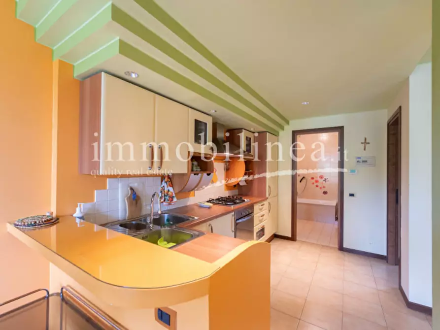 Immagine 15 di Appartamento in vendita  a Torri Del Benaco