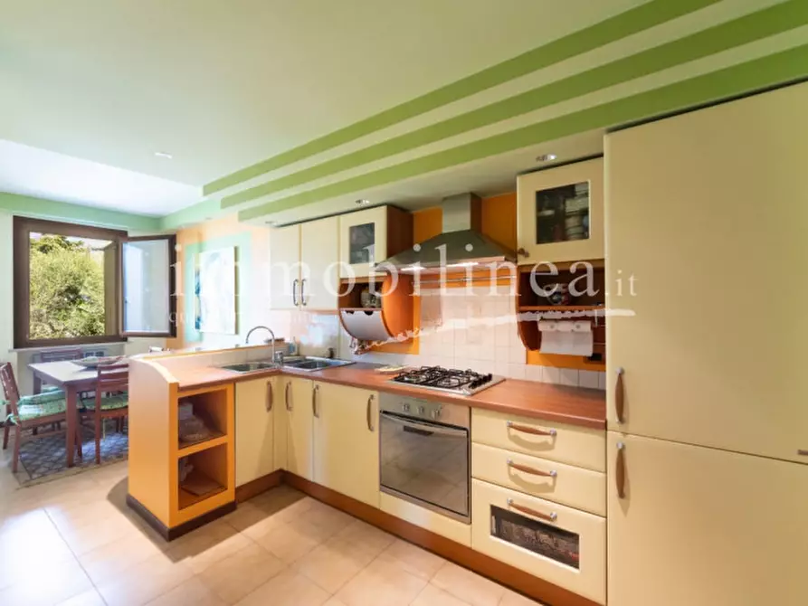 Immagine 17 di Appartamento in vendita  a Torri Del Benaco