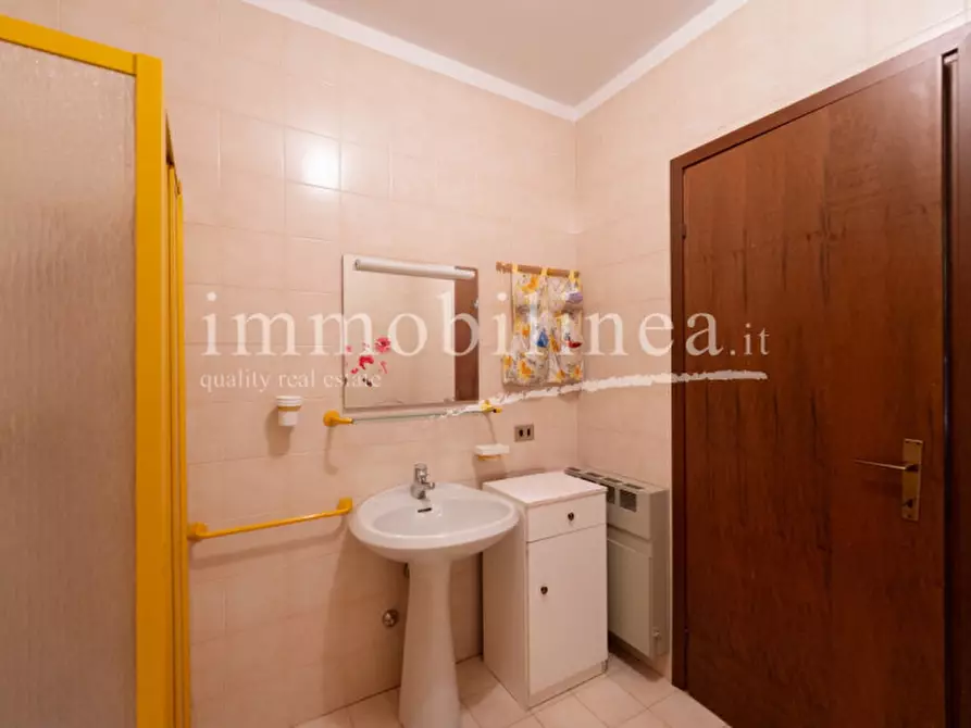 Immagine 22 di Appartamento in vendita  a Torri Del Benaco