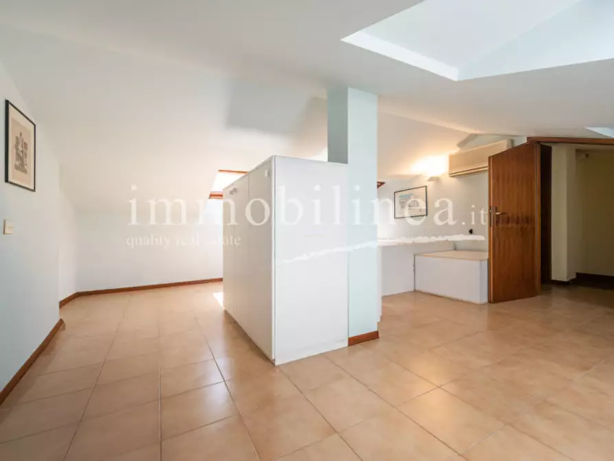 Immagine 31 di Appartamento in vendita  a Torri Del Benaco