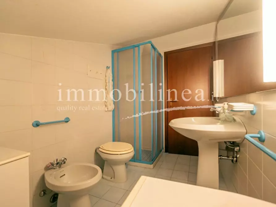 Immagine 33 di Appartamento in vendita  a Torri Del Benaco