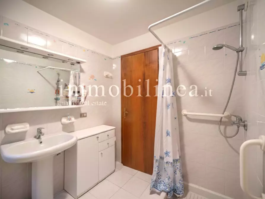 Immagine 25 di Appartamento in vendita  in VIA MONTE BALDO a Garda