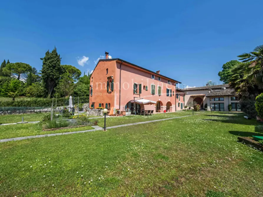 Immagine 1 di Appartamento in vendita  in Viale della Repubblica a Costermano sul Garda