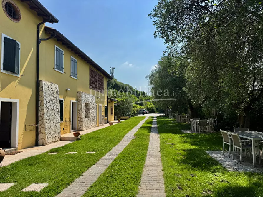 Immagine 10 di Rustico / casale in vendita  a Bardolino